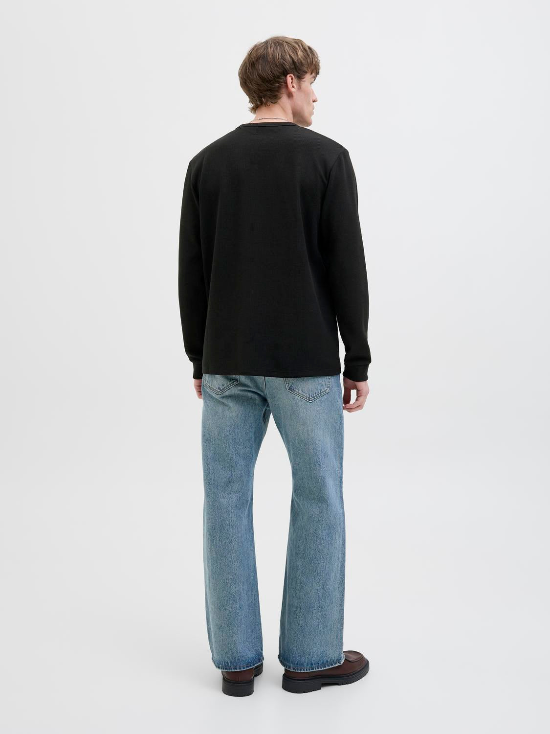 model_shot-back